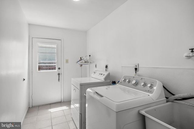 25 WOODBURY DR, Cherry Hill, NJ 08003