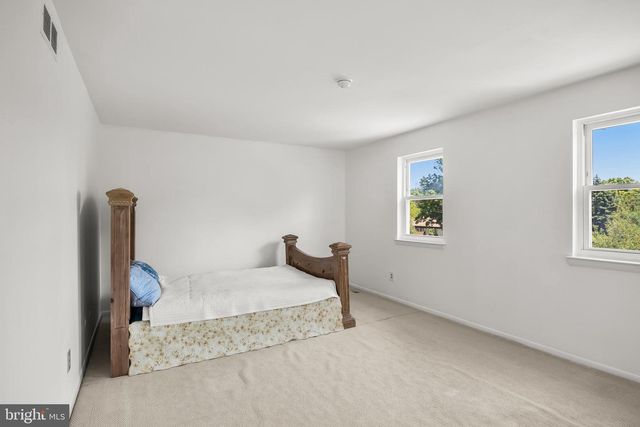 25 WOODBURY DR, Cherry Hill, NJ 08003