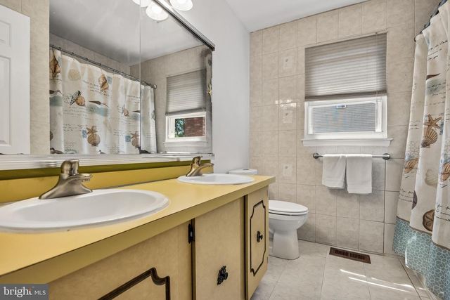 25 WOODBURY DR, Cherry Hill, NJ 08003
