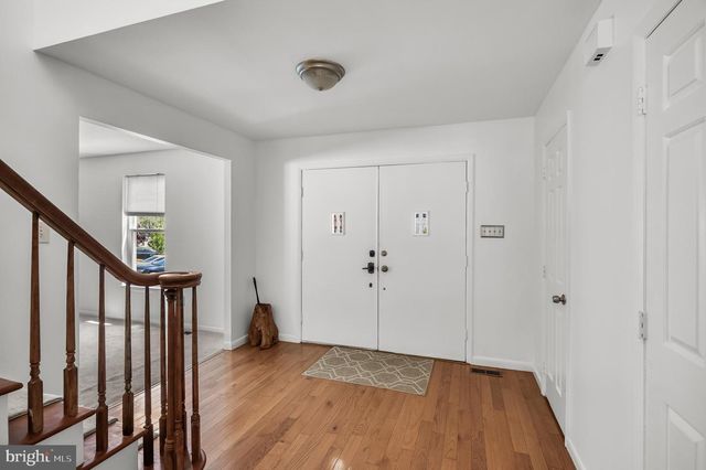 25 WOODBURY DR, Cherry Hill, NJ 08003
