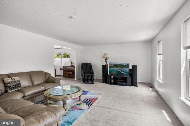 25 WOODBURY DR, Cherry Hill, NJ 08003