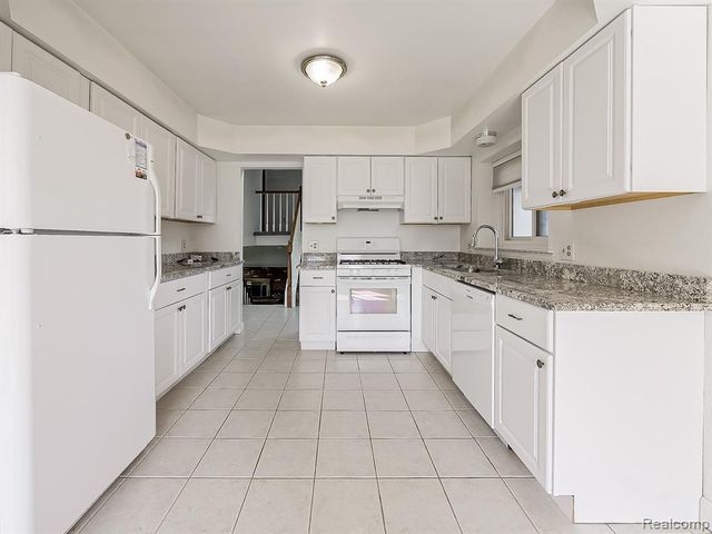 3550 Kirkton Drive, Sterling Heights, MI 48310