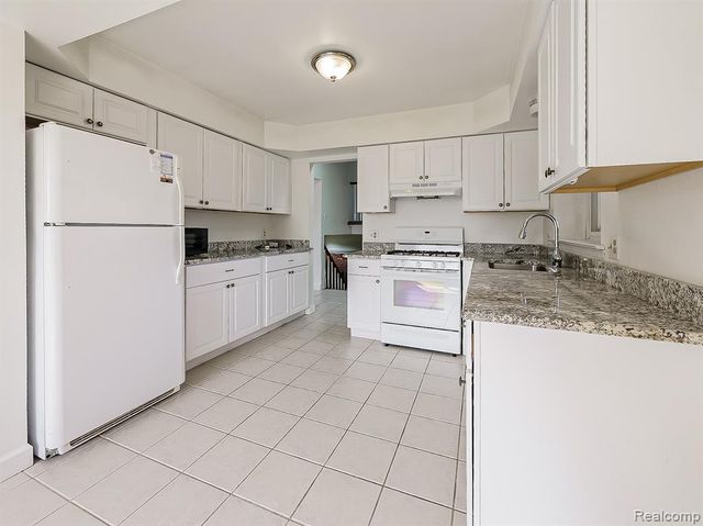 3550 Kirkton Drive, Sterling Heights, MI 48310