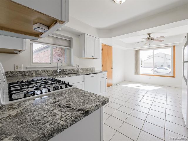 3550 Kirkton Drive, Sterling Heights, MI 48310