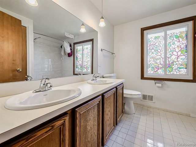 3550 Kirkton Drive, Sterling Heights, MI 48310