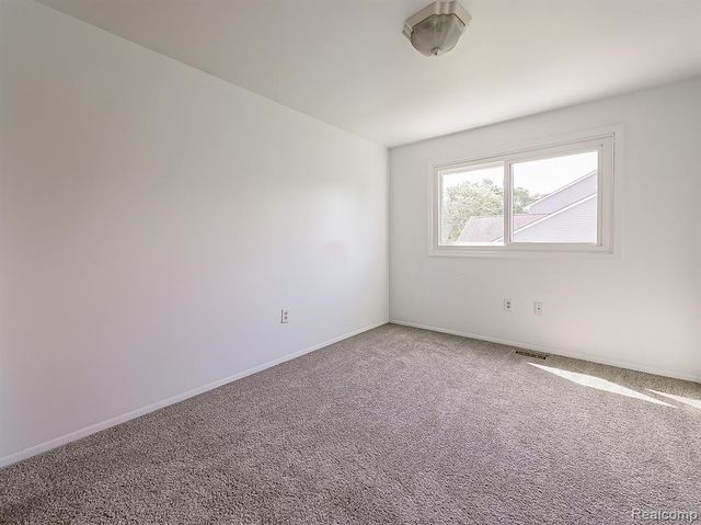 3550 Kirkton Drive, Sterling Heights, MI 48310