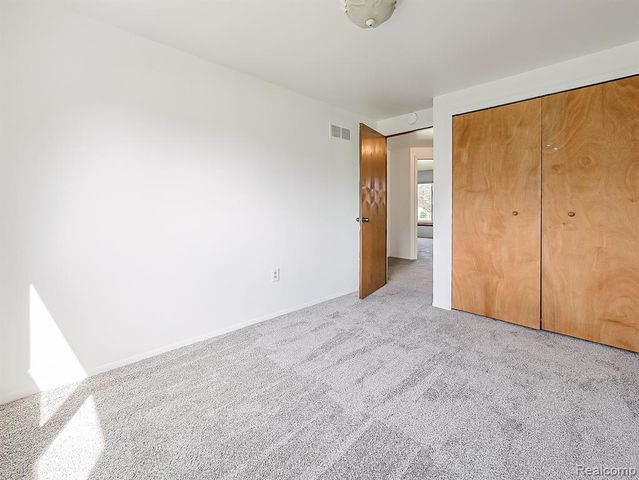 3550 Kirkton Drive, Sterling Heights, MI 48310