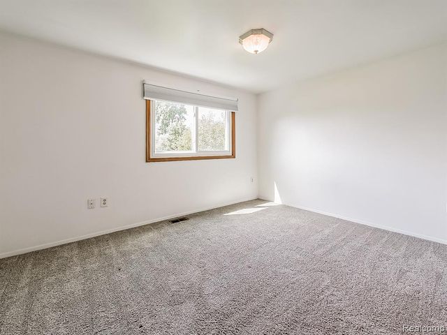 3550 Kirkton Drive, Sterling Heights, MI 48310