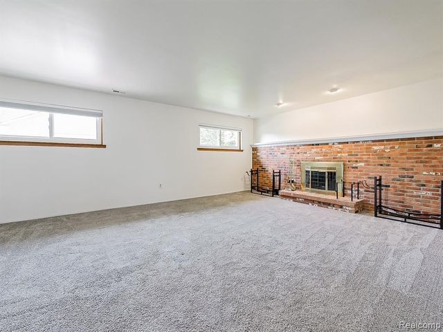 3550 Kirkton Drive, Sterling Heights, MI 48310