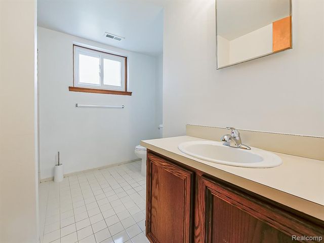 3550 Kirkton Drive, Sterling Heights, MI 48310