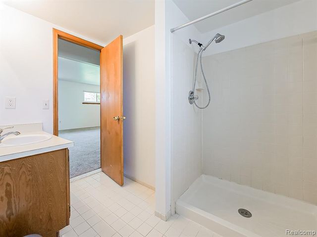 3550 Kirkton Drive, Sterling Heights, MI 48310