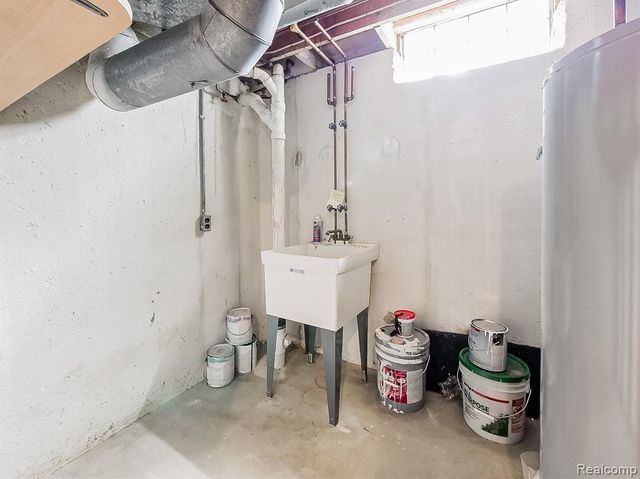 3550 Kirkton Drive, Sterling Heights, MI 48310