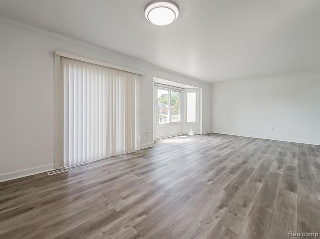 3550 Kirkton Drive, Sterling Heights, MI 48310