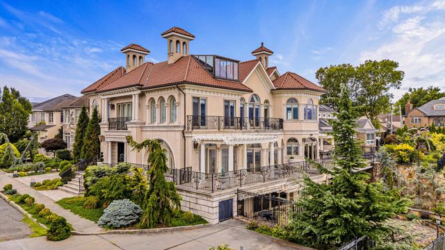 32 BENMORE TERRACE, Bayonne, NJ 07002