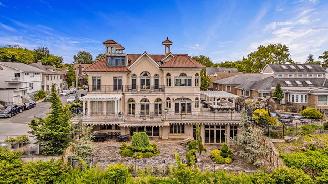 32 BENMORE TERRACE, Bayonne, NJ 07002