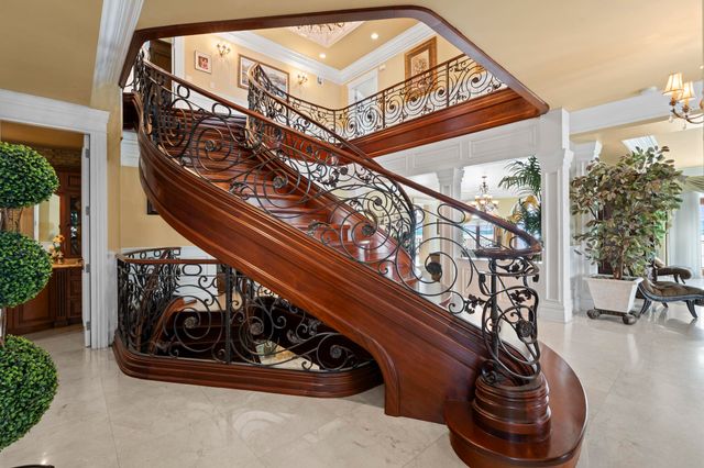 32 BENMORE TERRACE, Bayonne, NJ 07002