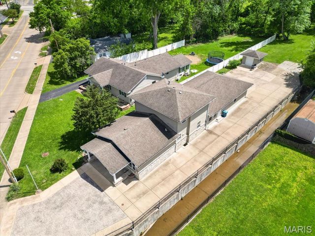 16 Midland Avenue, Maryland Heights, MO 63043