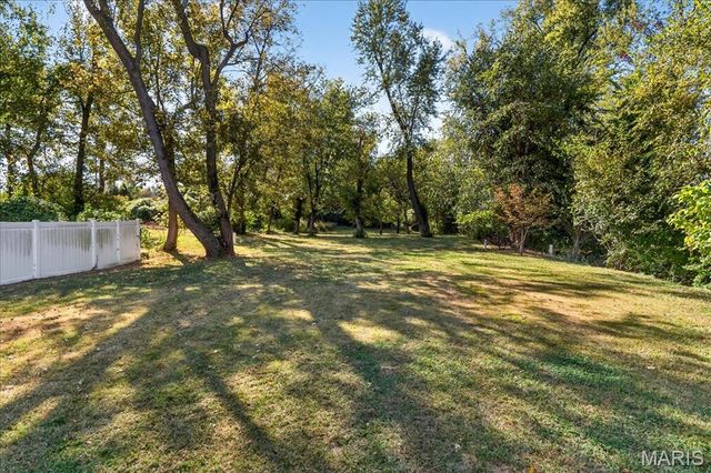 16 Midland Avenue, Maryland Heights, MO 63043