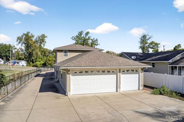 16 Midland Avenue, Maryland Heights, MO 63043