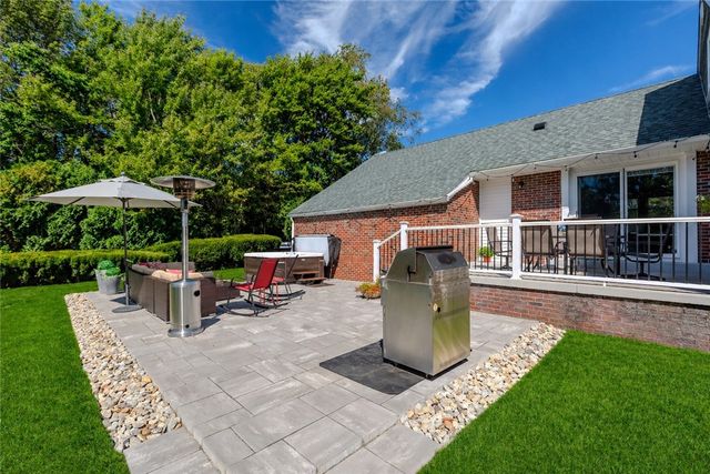 15 Golden View Drive, Johnston, RI 02919