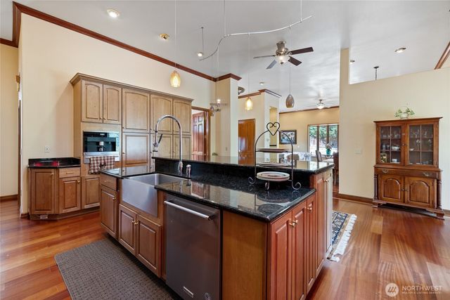 43103 Hilligoss Lane E, Eatonville, WA 98328