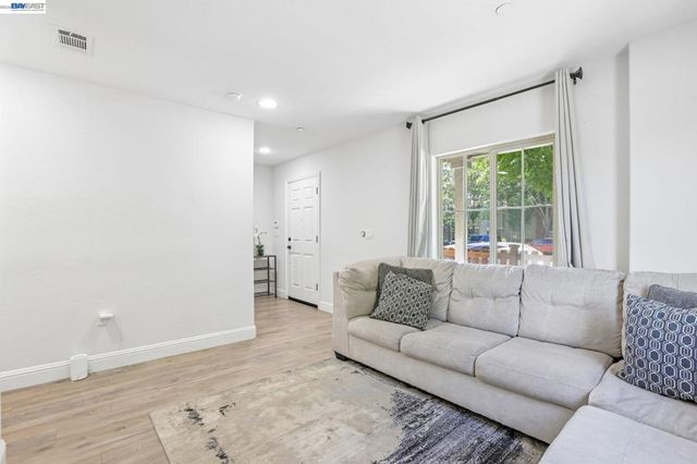 1250 Detroit Ave 1, Concord, CA 94520