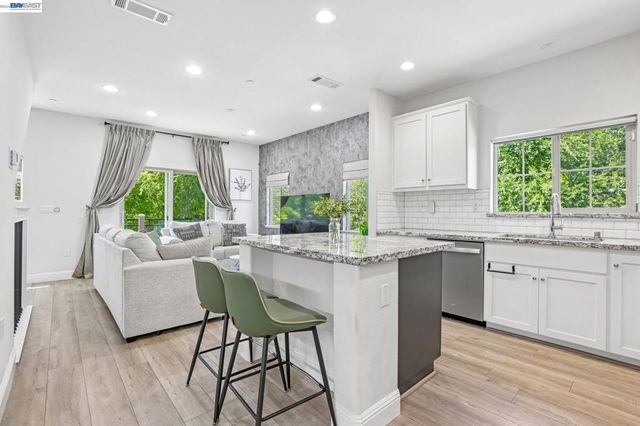 1250 Detroit Ave 1, Concord, CA 94520