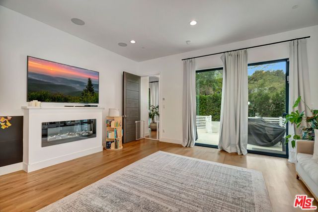 4203 Saugus Avenue, Los Angeles, CA 91403