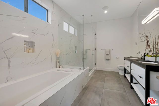 4203 Saugus Avenue, Los Angeles, CA 91403