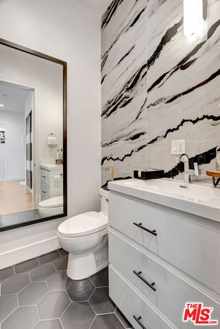 4203 Saugus Avenue, Los Angeles, CA 91403