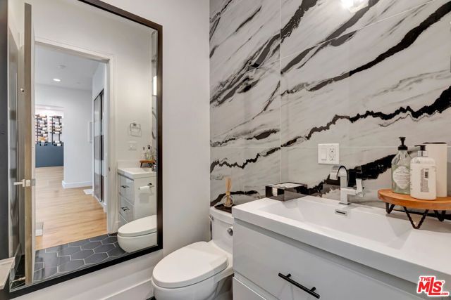 4203 Saugus Avenue, Los Angeles, CA 91403