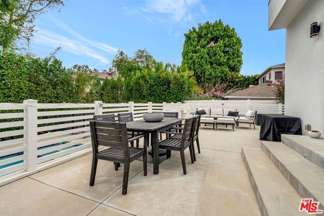 4203 Saugus Avenue, Los Angeles, CA 91403