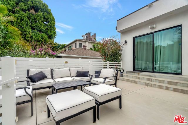4203 Saugus Avenue, Los Angeles, CA 91403
