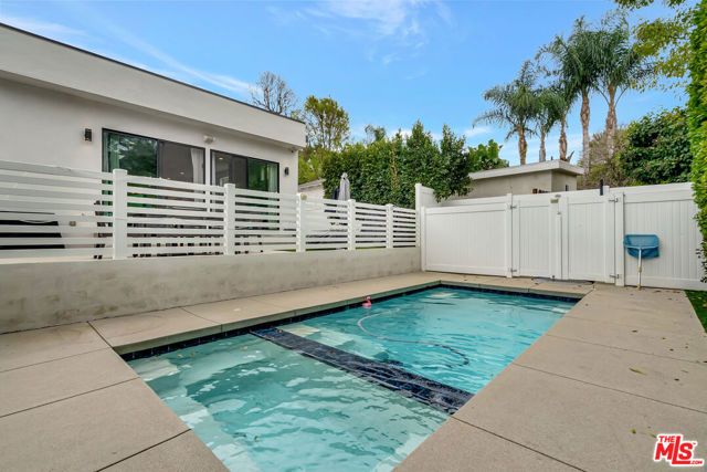 4203 Saugus Avenue, Los Angeles, CA 91403