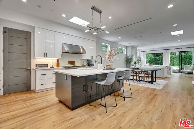 4203 Saugus Avenue, Los Angeles, CA 91403