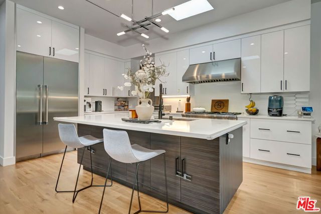 4203 Saugus Avenue, Los Angeles, CA 91403