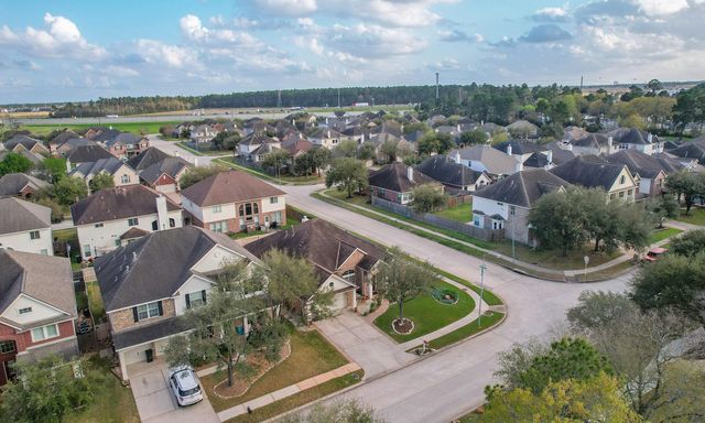 8227 Palmetta Spring Drive, Tomball, TX 77375