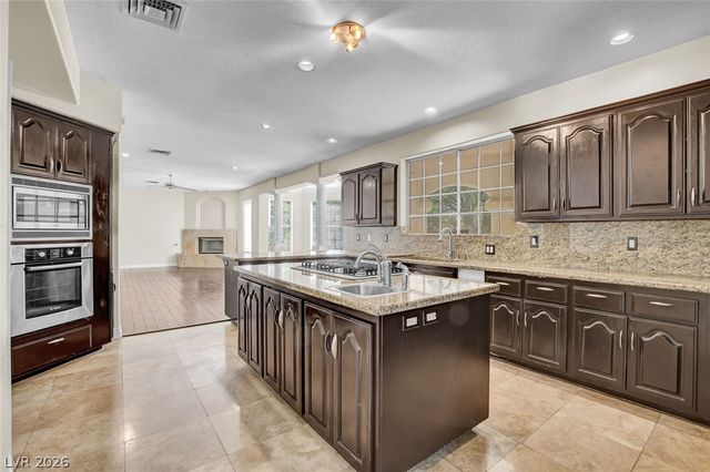 1931 Fox Canyon Circle, Las Vegas, NV 89117