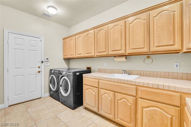 1931 Fox Canyon Circle, Las Vegas, NV 89117