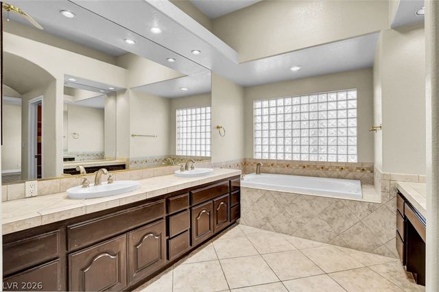 1931 Fox Canyon Circle, Las Vegas, NV 89117