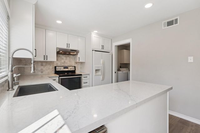 12433 S Dairy Ashford Road 2433, Houston, TX 77099