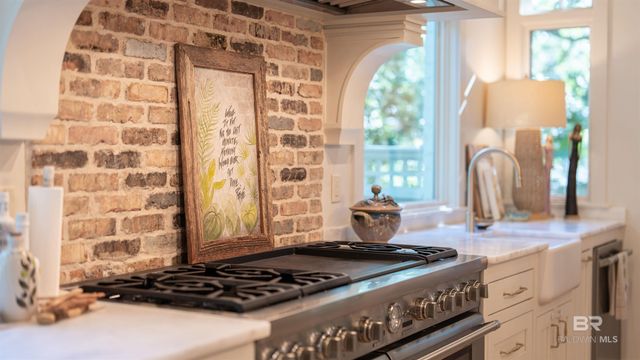 59 N Summit Street, Fairhope, AL 36532