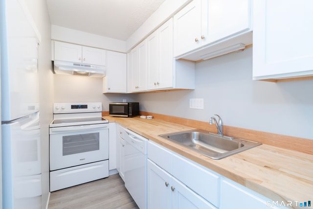 18 Hamre Lane A, Branford, CT 06405