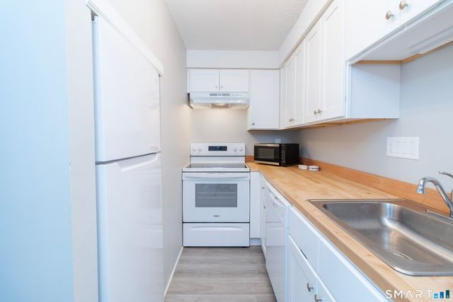18 Hamre Lane A, Branford, CT 06405