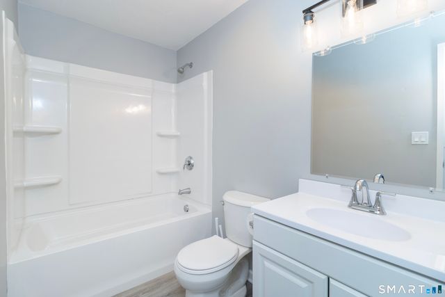 18 Hamre Lane A, Branford, CT 06405