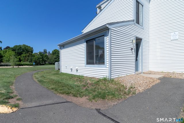 18 Hamre Lane A, Branford, CT 06405