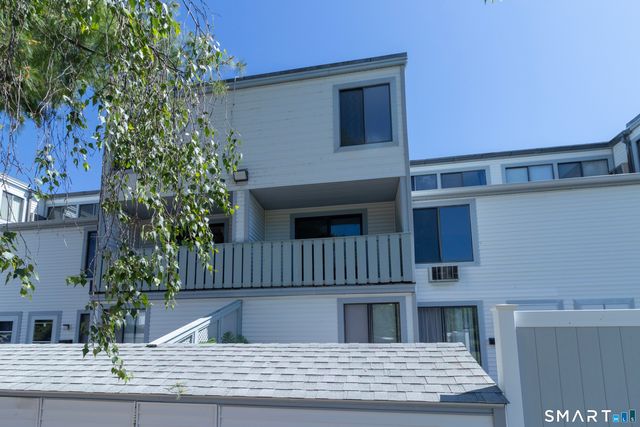 18 Hamre Lane A, Branford, CT 06405
