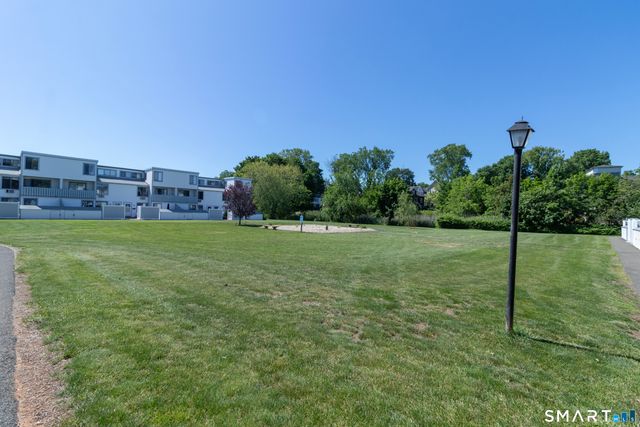 18 Hamre Lane A, Branford, CT 06405