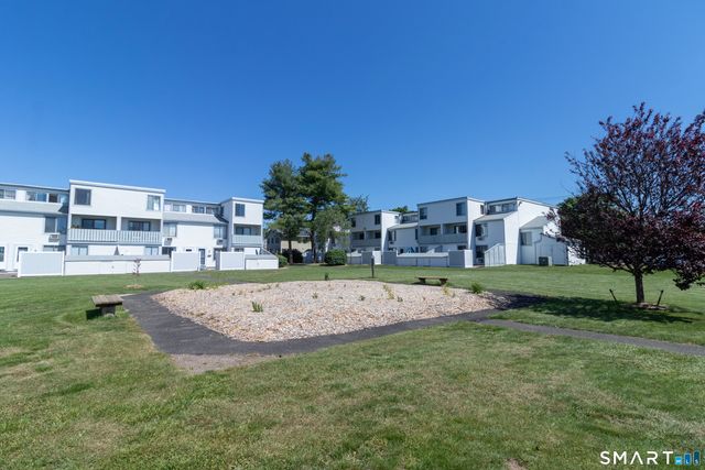 18 Hamre Lane A, Branford, CT 06405