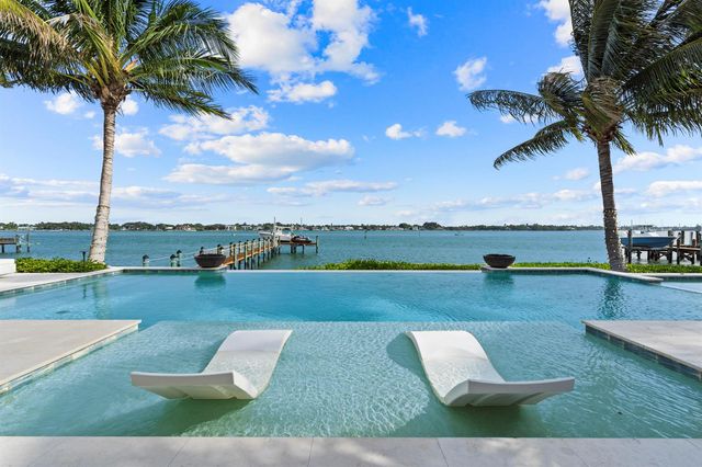 18714 Rio Vista Drive, Jupiter, FL 33469